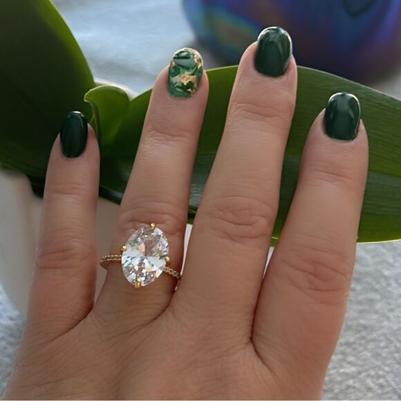 Oval Rhinestone 4 Facet Big Carat Gold Tone Statement Dinner Costume Ring Size 7 - Picture 3 of 8